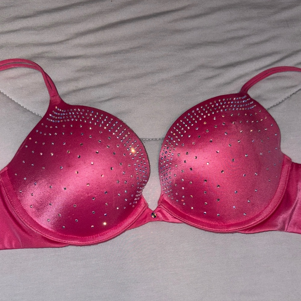 Women's Bra so stunning on! Beautiful hot pink/coral but mainly hot pink! 💕